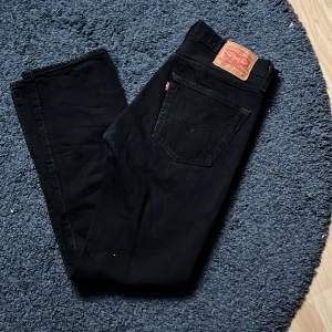 Säljer ett par knappt använda Levis 501 jeans för dom e försmå. Pris kan diskuteras 