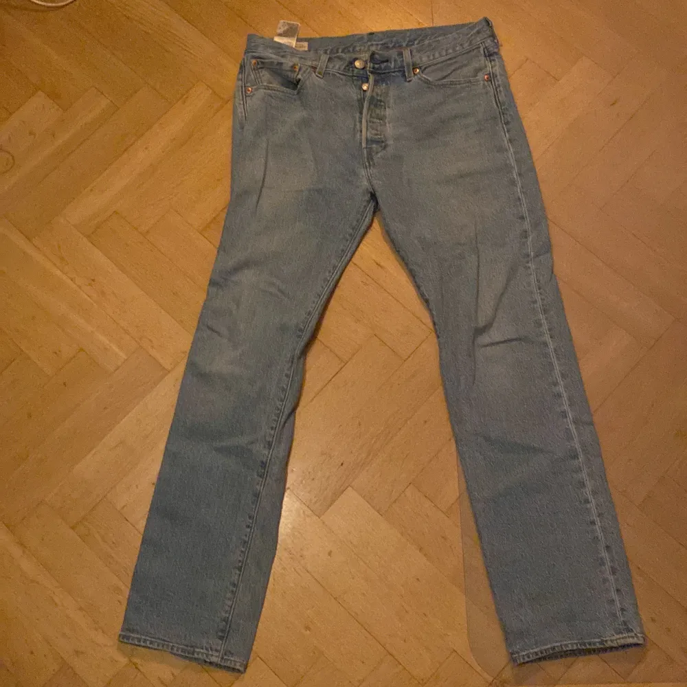 Levis 501 aldrig använda 10/10 skick . Jeans & Byxor.