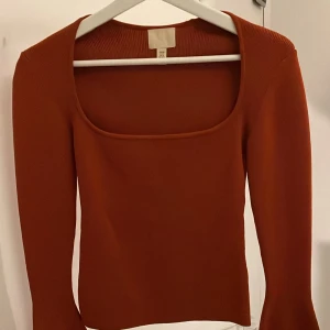 Tröja med utsvängda armar  - Ny