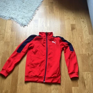 Puma zipup - den är ganska använd