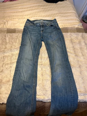 Jeans - Hej, Säljer ett par skit snygga lågmidjade jeans,ganska andvända<3