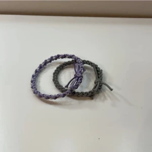 Armband/hårsnoddar - Armband/hårsnoddar köpta från Gina Tricot, ge gärna prisförslag 