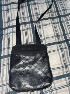 Armani väska herr - Ny Armani väska