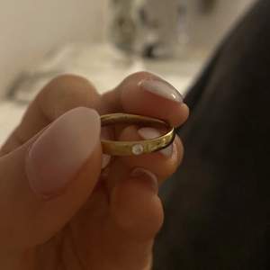 Superfin ring med en diamant, från Edblad. Använd ett fåtal gånger, i jättefint skick. 💓