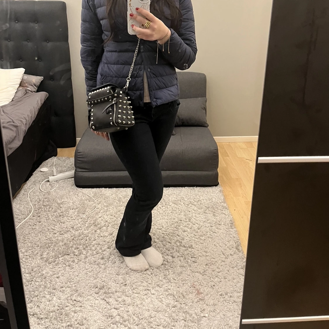 Liten väska med nitar