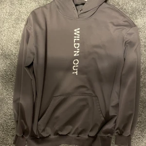 Hoodie  - Super kön hoodie med fin passform köpt för ett tag sedan men inte kommit till användning på senaste 