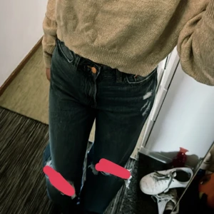 ihåliga jeans  - ihåliga jeans från hm köpta för 300 nyskick 