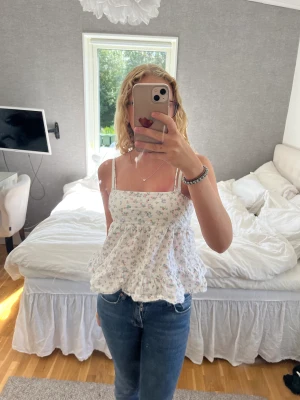 Topp från gina - Säljer då den kommer inte till användning