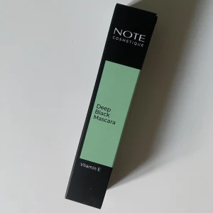 Oöppnad mascara  - Säljer en mascara jag fick hem men använder lösfransar så den kommer inte till användning för mig. Givetvis ouppbruten förbackning 