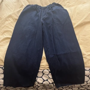 Baggy jeans - Ett par väldigt najs baggy skate byxor, bra skick men lite uppklippta 