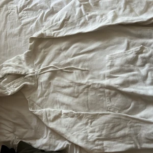 Vit hoodie - Ok skick!