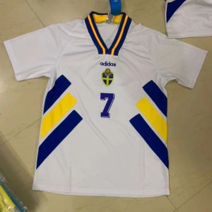 Henrik Larsson Vm 94 tröja  - Helt ny Henrik Larsson Vm 94 tröja i size M, mycket klassisk och bra kvalite på tröjan 