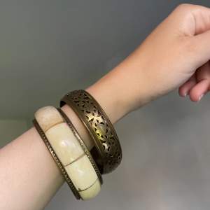 Hög kvalitet armband, I ny skick, från Indien, säljer pga för stora för mig.  2 bild: 69 kr 3 bild: 49