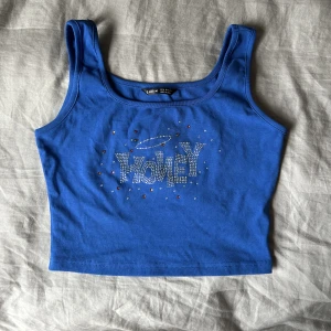 y2k linne  - Coolt linne i y2k/2000s-stil💙💙 Använt 1-2 ggr så som nytt! Strl M