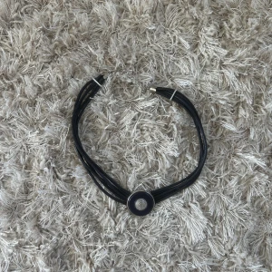 Halsband  - Supercoolt halsband som tyvärr aldrig används💕💕💕💕fler bilder kan skickas om det önskas!