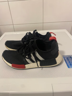 Adidas skor  - Adidas skor storlek 43 passar även 42 för mer info skriv 