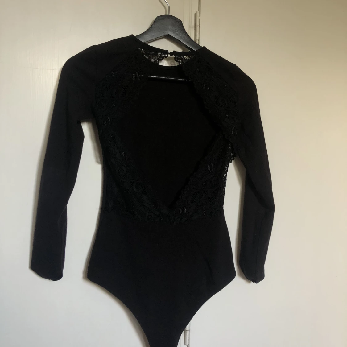 svart body öppen rygg spets  - 90