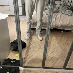 Gråa jeans - Säljer mina gråa weekday space jeans i strlk 30/34, det är väl omhändertagna då jag tyckt att de är lite stora i midjan för mig