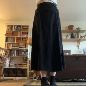 långkjol - använde mycket som yngre men har växt ur den. I gott skick.