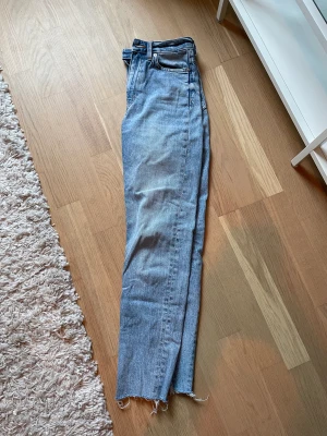 Jeans från weekday - Storlek xs. Ca 25 i midja. 