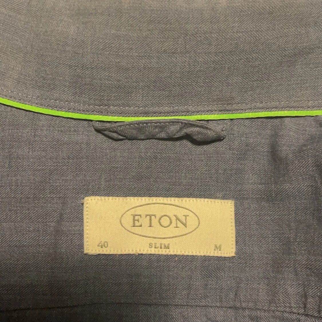 Mycket bekväm och snygg märkesskjorta.  - 90