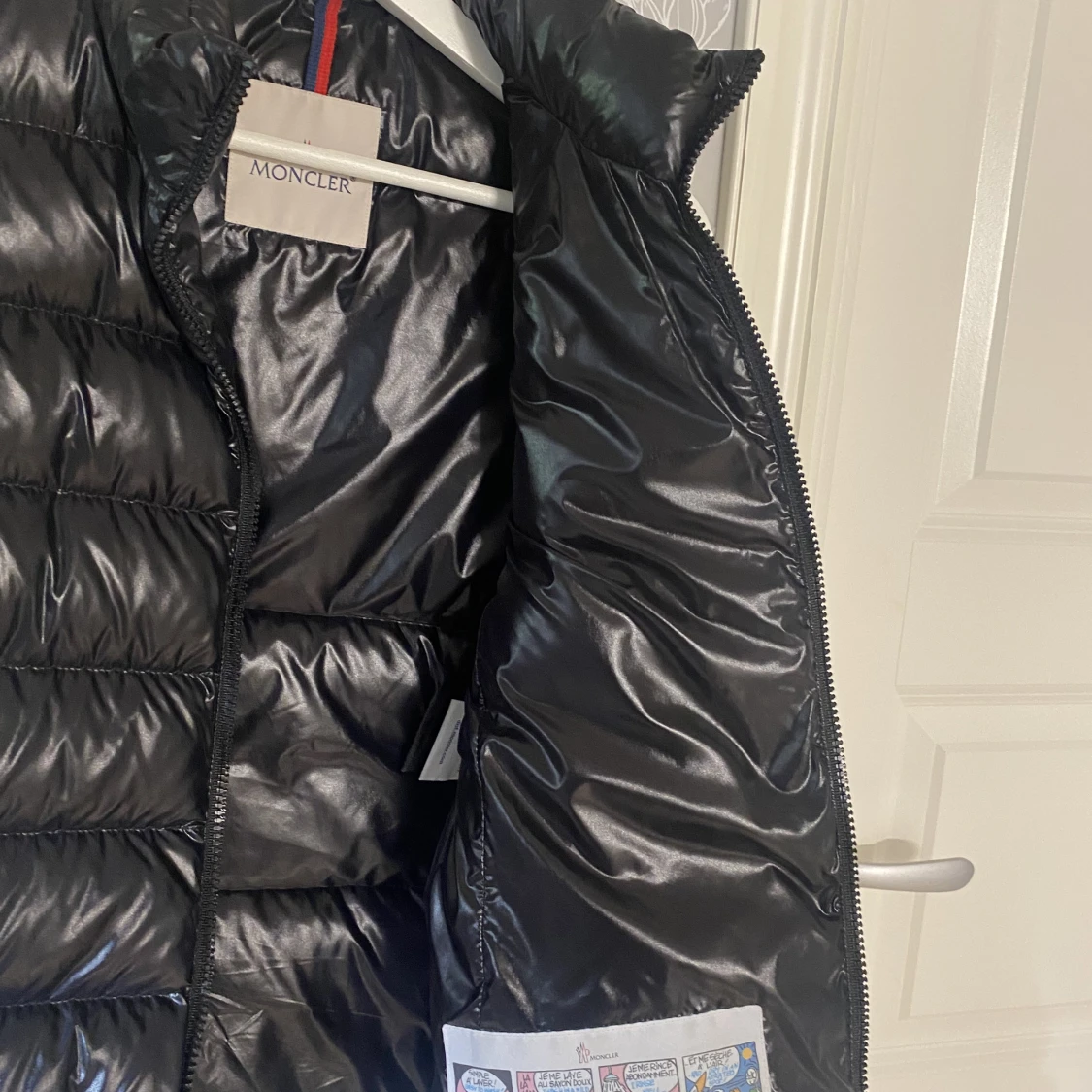 Moncler väst unisex i nyskick strl 2 (M) - 91
