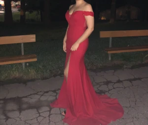 Festklänning - Storlek 36, användes en gång. 