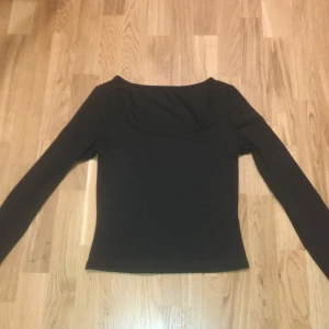 Tröja - säljer denna tröjan för råkade köpa 2. Denna är oanvänd ❤️