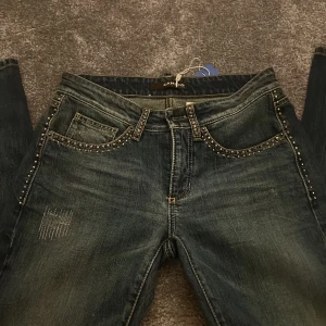 Coola jeans  - Säljer ett par jätte fina jeans pga fel storlek❤️