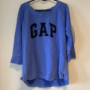 Långärmad blå GAP tröja i strl M