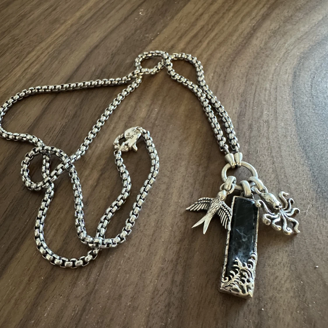 Halsband / kedja med Sten i