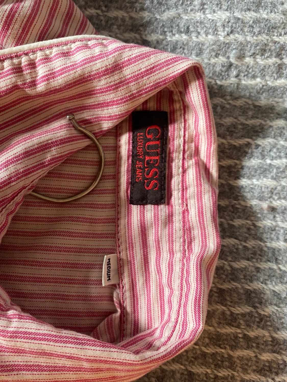 Randig skjorta från guess  - 90