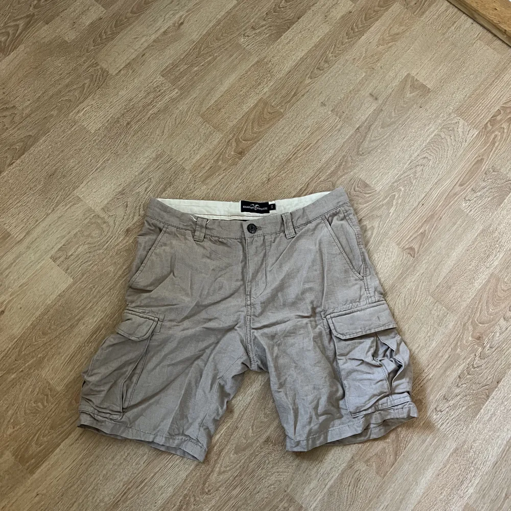 Cargo shorts från hampton republic Storlek 30. Shorts.