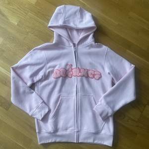 Snygg Doganci Hoodie. Så fin och bra kvalitet men kommer tyvärr ej till användning 💗 skriv för mer info och bilder