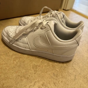 Nike skor - Använda en gång. Storlek 38,5