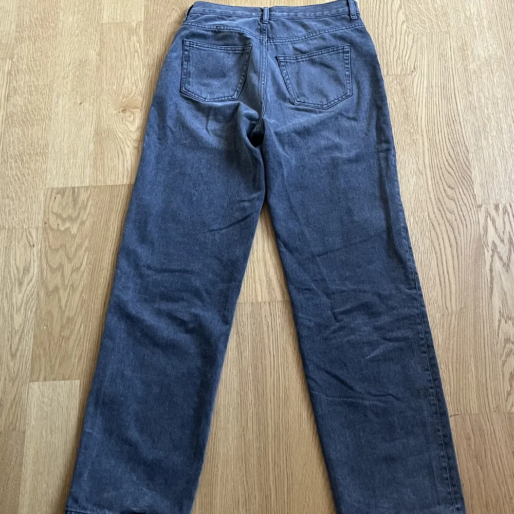 Snygga GRÅA jeans från Gina! Raka och väldigt baggy 💓💓. Jeans & Byxor.