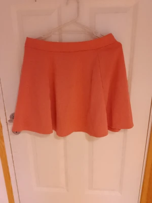 Kjol  - En snygg rosa kjol som används fåtal gånger då jag inte har så mycket kläder som matchar i färg💗