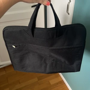 Datorväska - Svart datorväska/ datorfodral