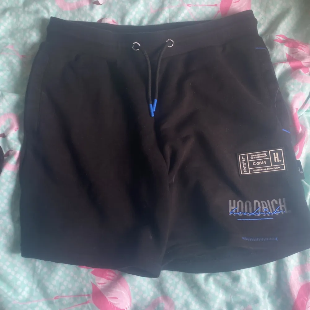 hoodrich shorts köpta i början av sommaren.. Shorts.