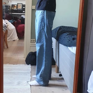 Vailent jeans - Säljer dessa vailent byxor. De är i bra skick men börjar bli för små för mig. Skicka ett meddelande ifall du har några funderingar👍