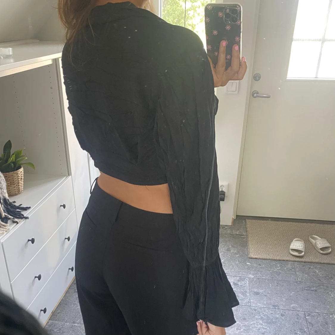 Snygg skjorta med utsvängda ärmar  - 90