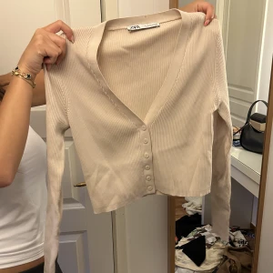 2för1 - tröja - Två långärmade tröjor i fint skick. Två i ett för ett ännu billigare pris!