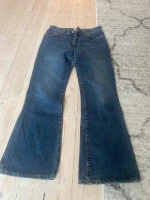Jeans - As coola lågmidjade jeans som jag inte har använt då de är för stora!🙏🏼💋