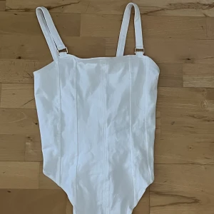 Body  - Säljer en body, jättefin till fest t.ex. fint skick, 120 + frakt ❤️