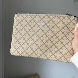 Kuvertväska - Kuvertväska från Marlene Birger. 