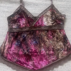 Y2k topp - Jättefin glittrig Y2k inspirerande festtopp som inte längre används💖💖