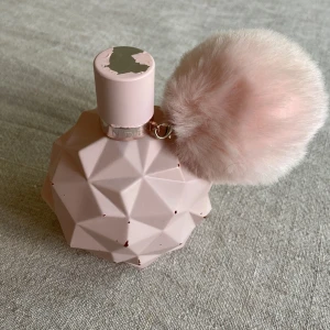 Sweet like candy- Ariana grande  - Flaskan är 100ml- ca 90% kvar
