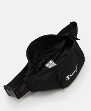 Väska - Säljer denna väskan helt oanvänd med lappen kvar, har flera stycken pga felbeställning 🥰🤍