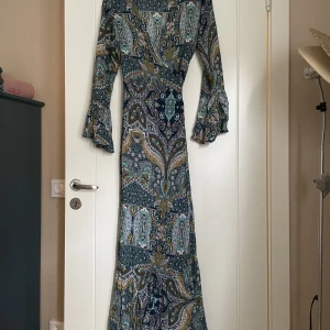 Hippie klänning  - Klänning blå. Skriv privat för fler bilder! Jag är 1,63 i den är lång på mig