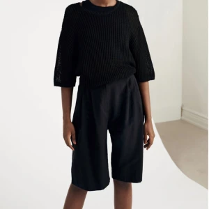 Bermuda shorts Lindex - Svarta bermuda shorts. Lite större i storleken. 